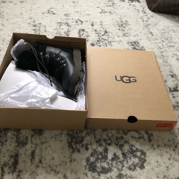 NWT UGG Winter and Waterproof boots-black. - Picture 5 of 6